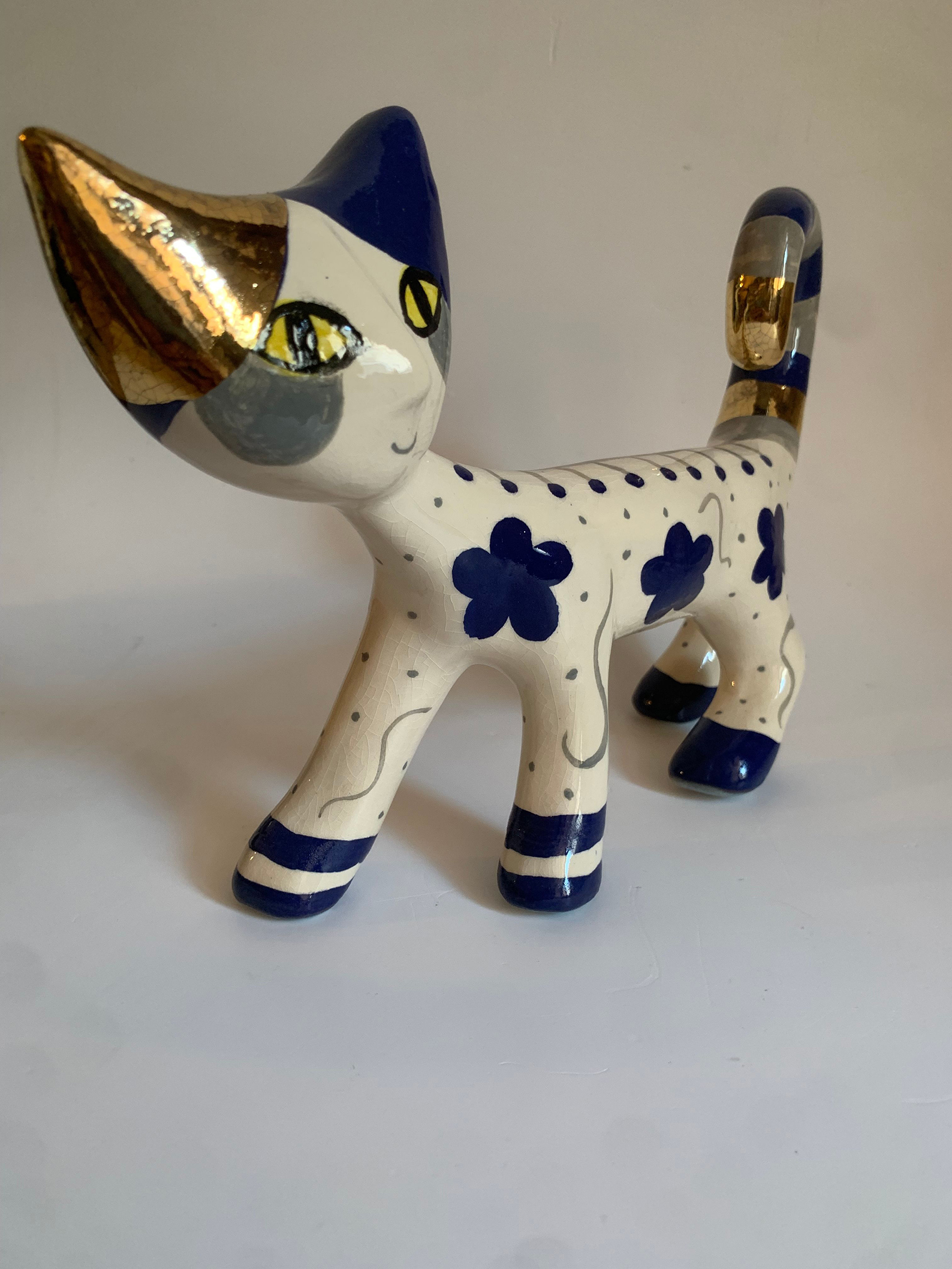 Battista Rea: gatto blu con fiori 2