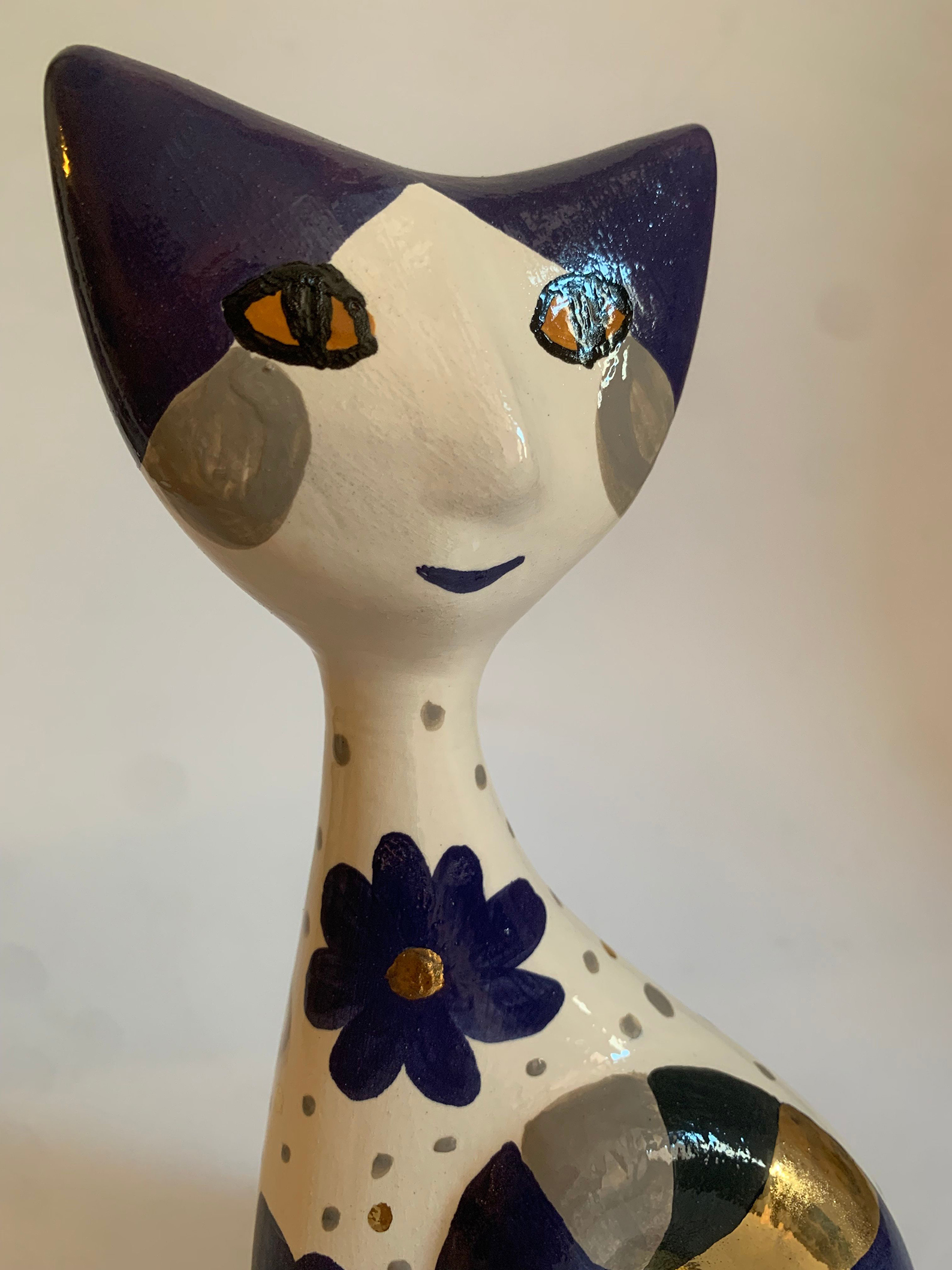 Battista Rea: gatto blu con fiori